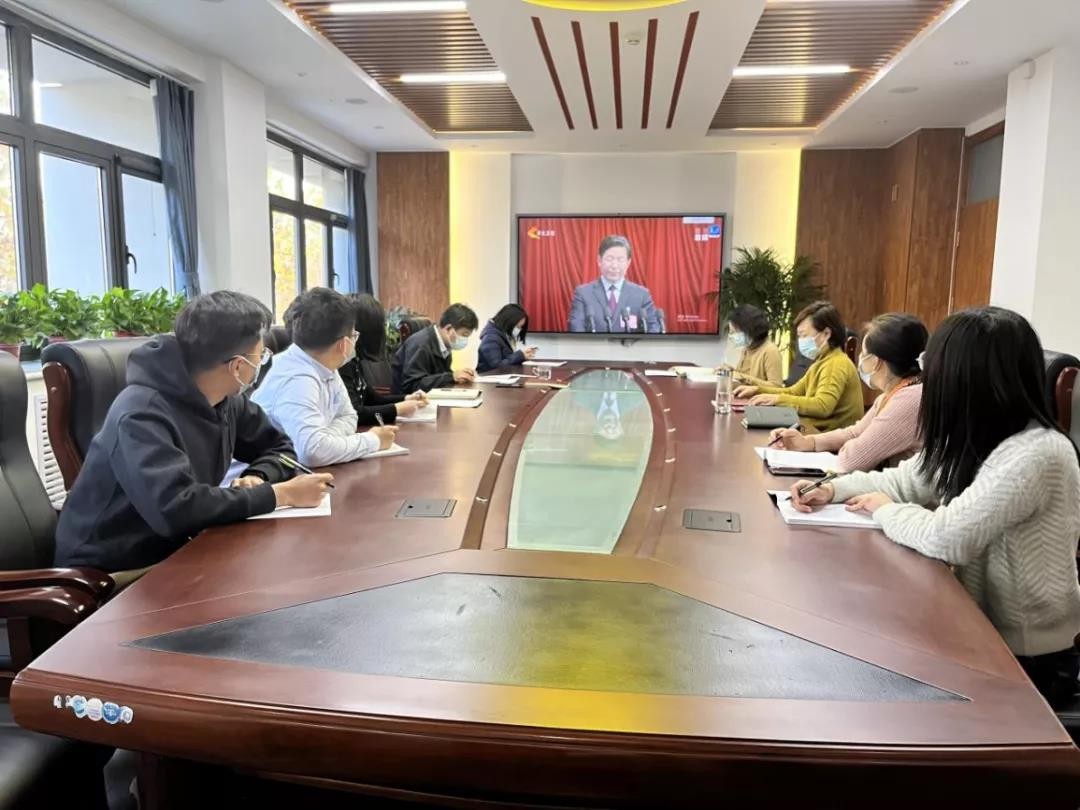 x站
师生收听收看全省第十次党代会开幕式直播实况.jpg